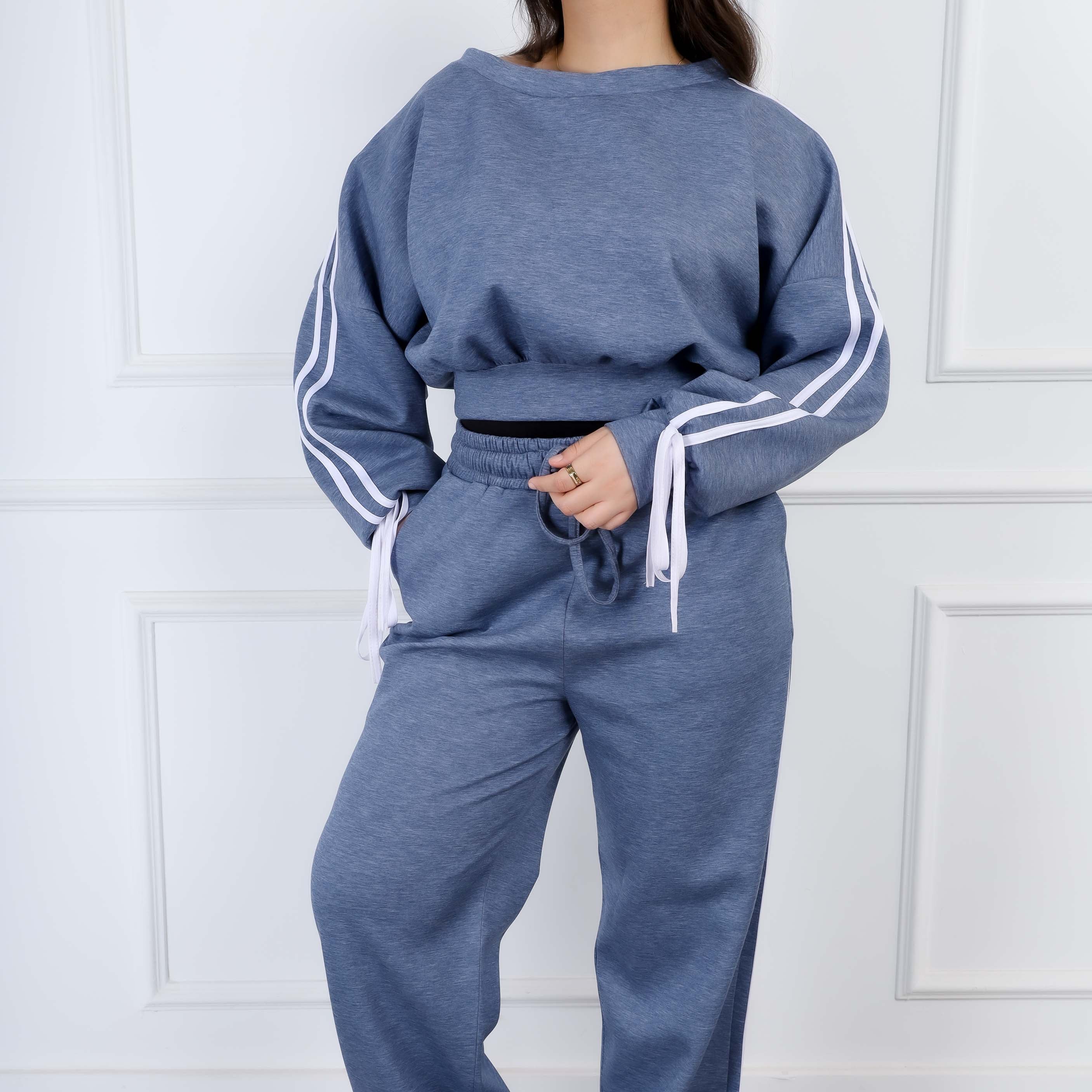 Two-Piece Set with Black Side Stripes s1508418