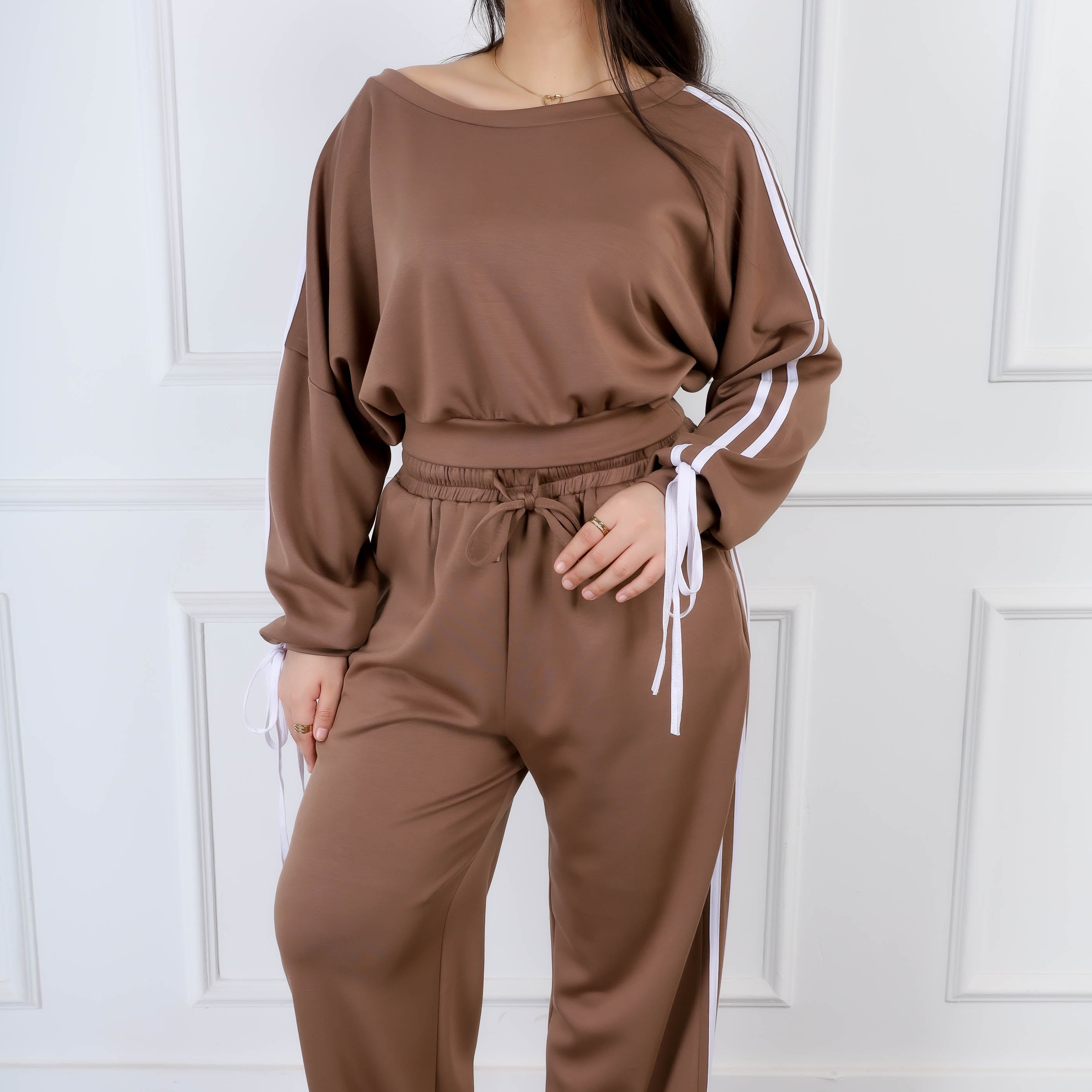 Two-Piece Set with Black Side Stripes s1508418