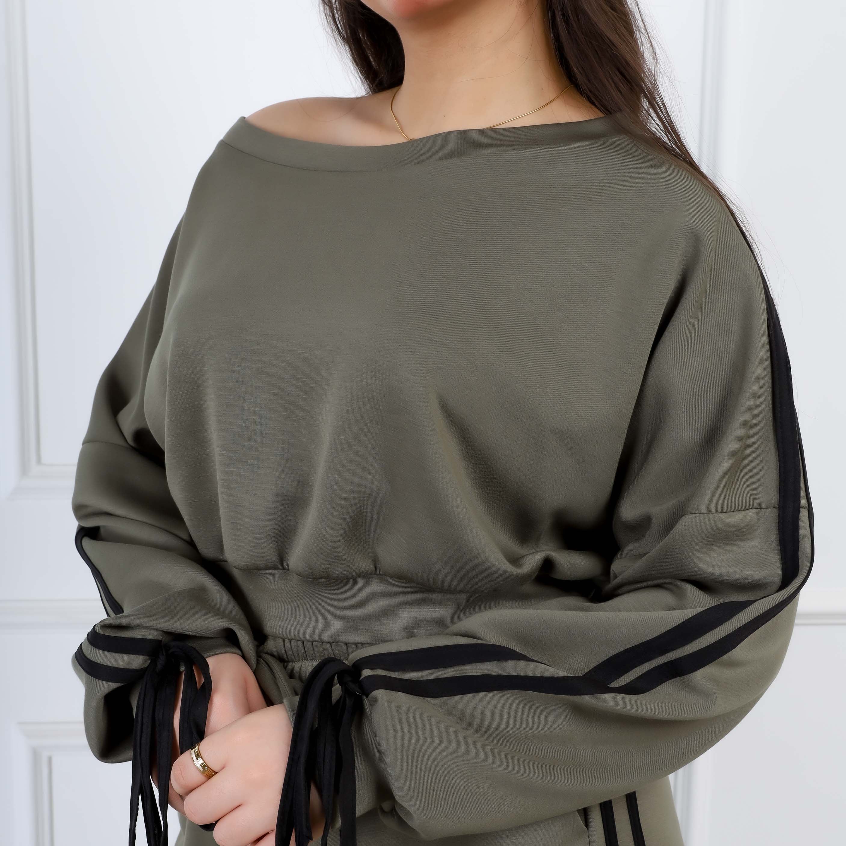 Two-Piece Set with Black Side Stripes s1508418