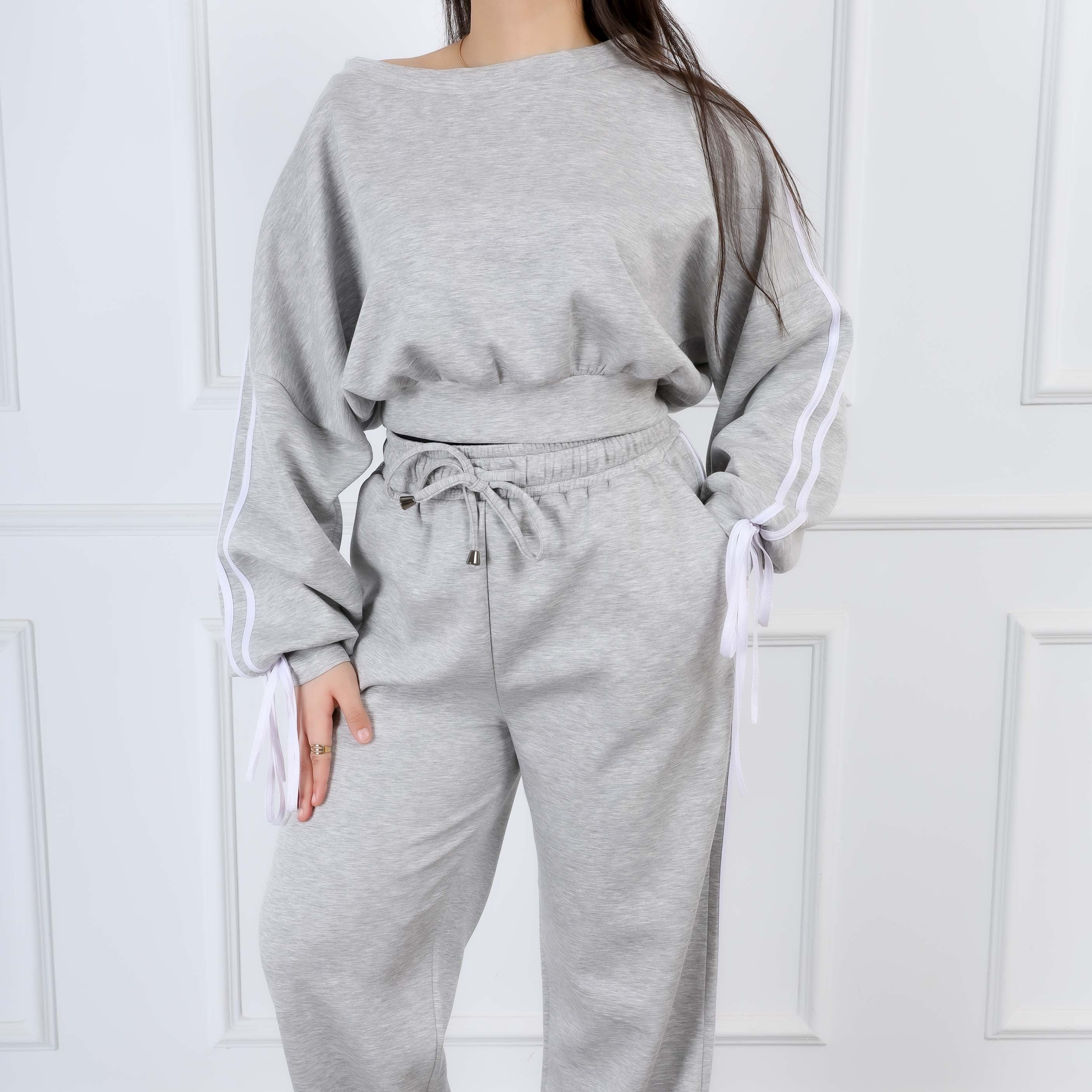 Two-Piece Set with Black Side Stripes s1508418
