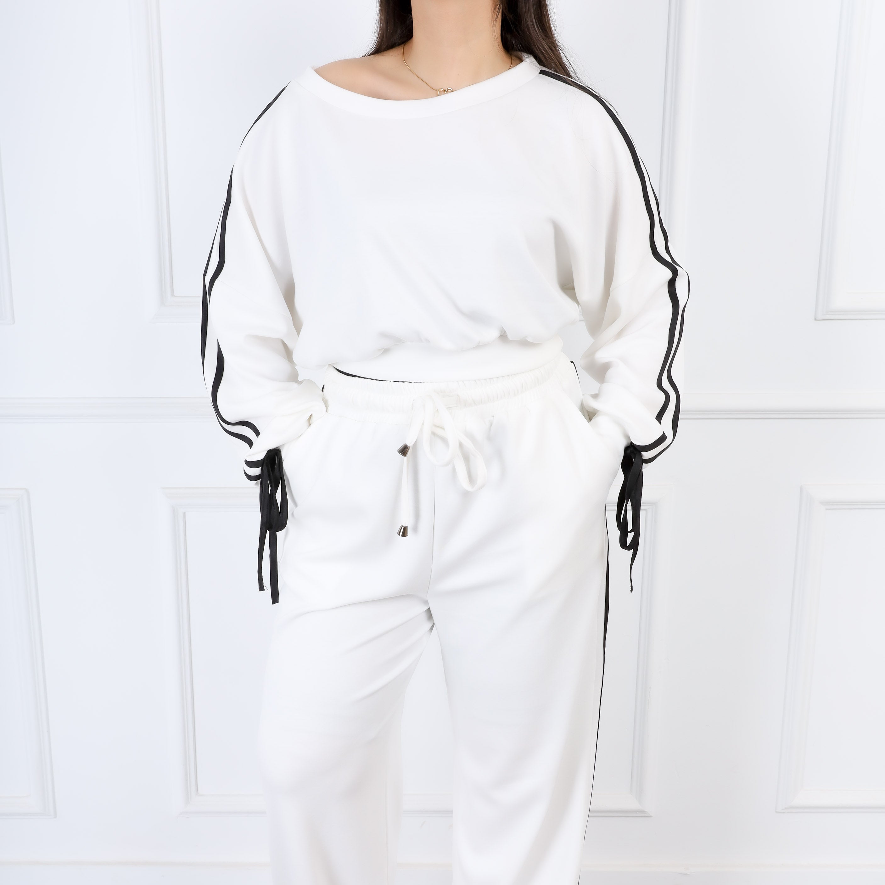 Two-Piece Set with Black Side Stripes s1508418