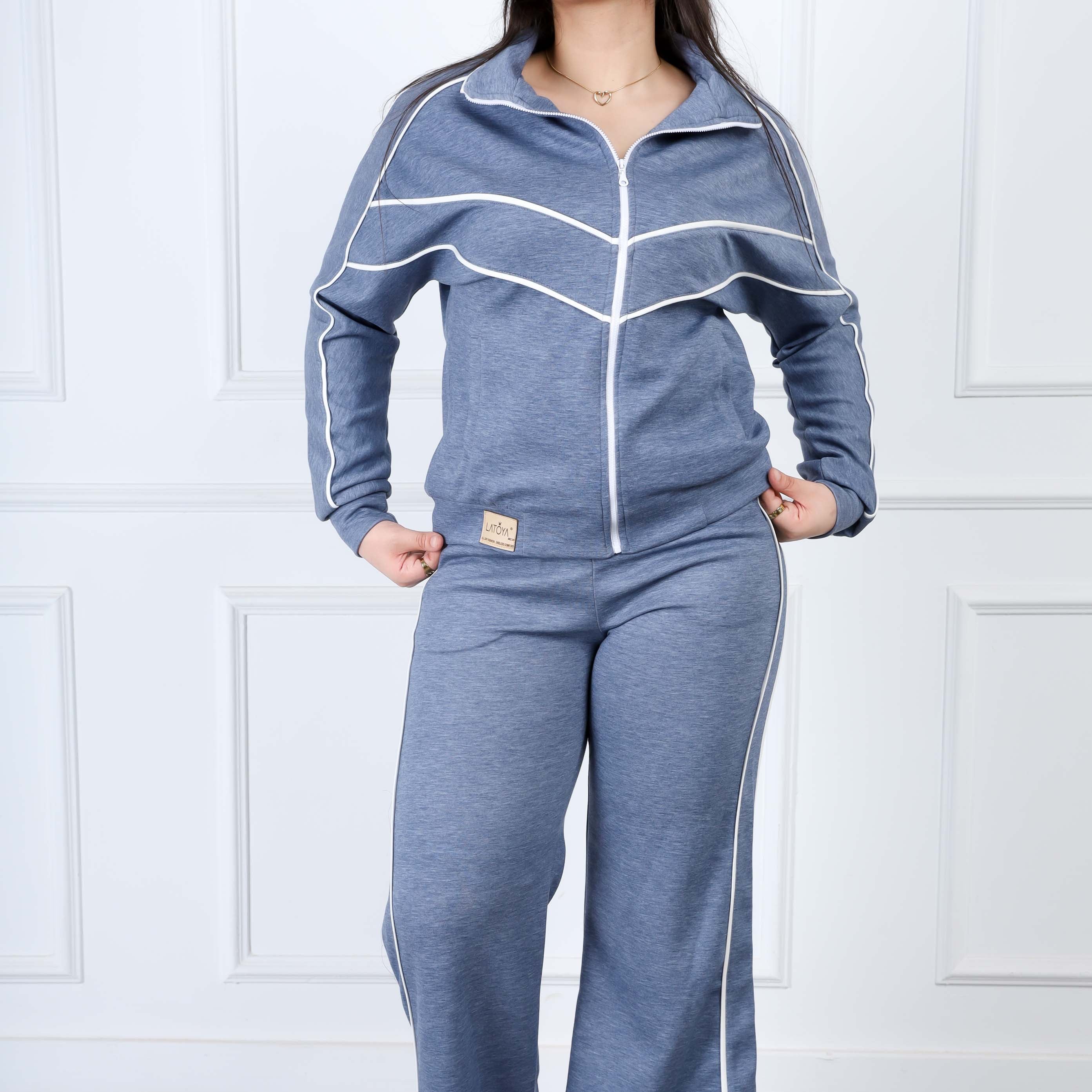 Sports Set decorated with stripes s1514201
