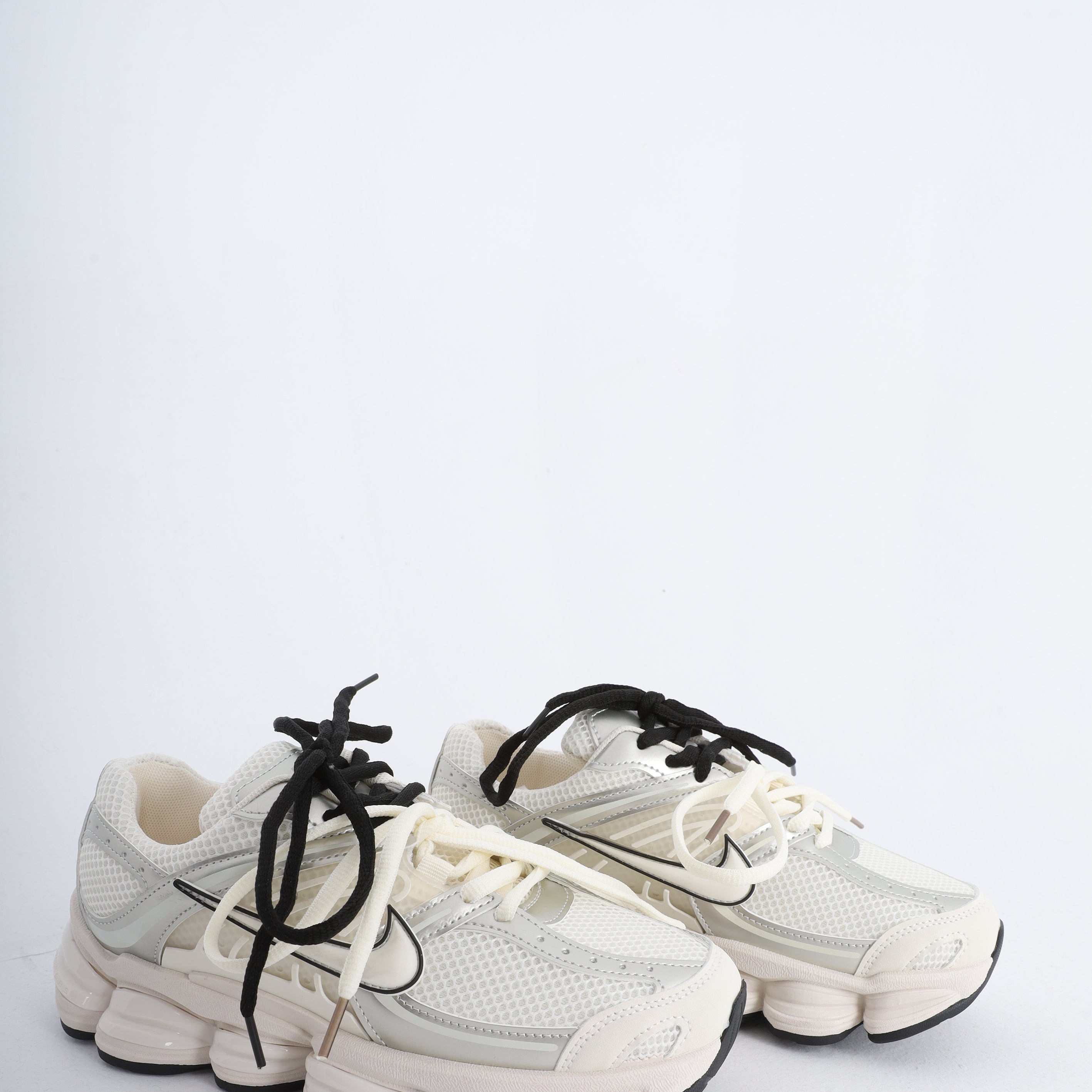 Nike Women’s Sneakers 1776M532