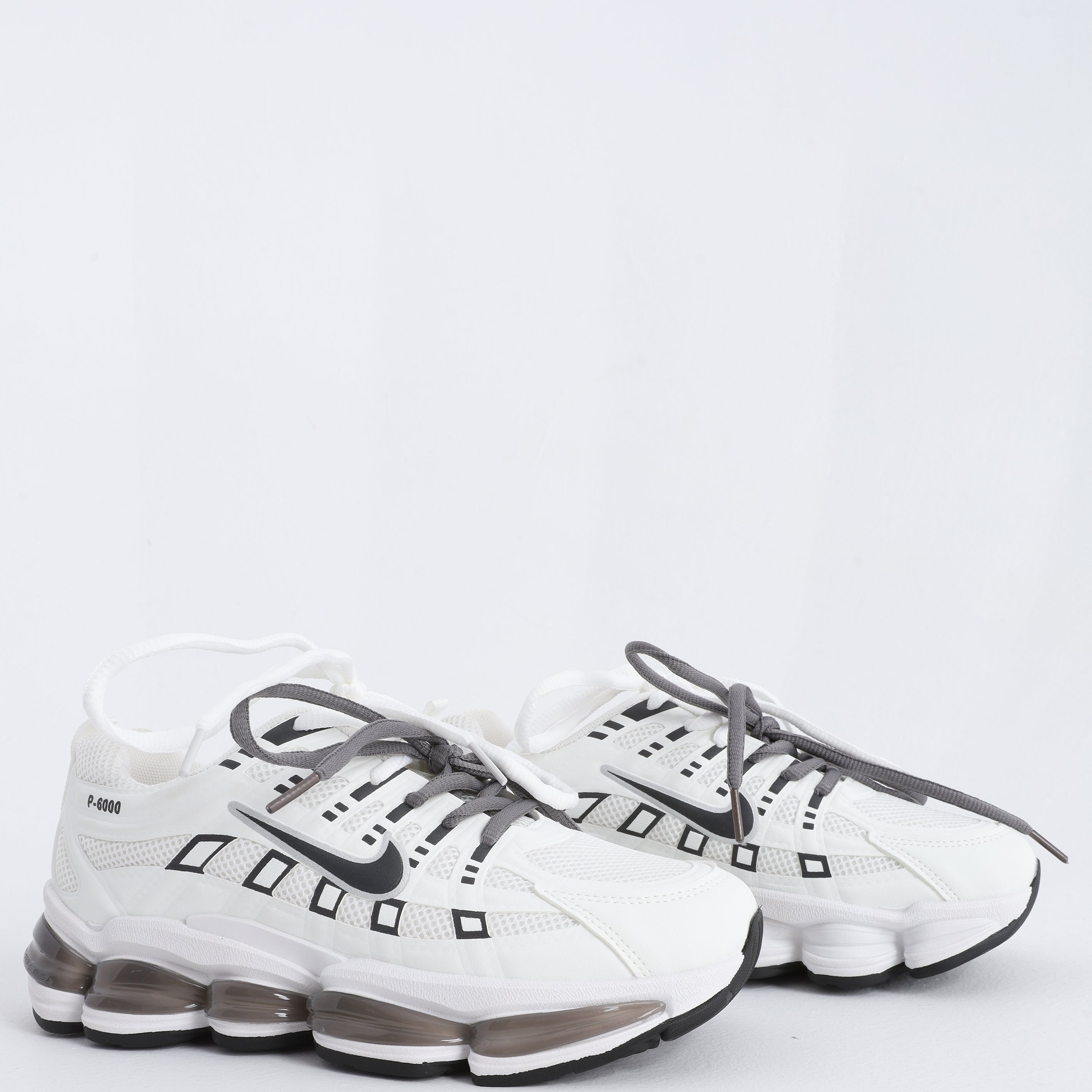 Nike Women’s Sneakers 1776M561