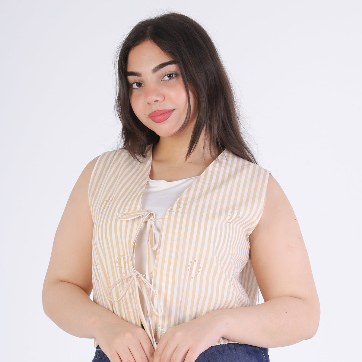 Short Sleeveless Vest with Front Tie 736566/1