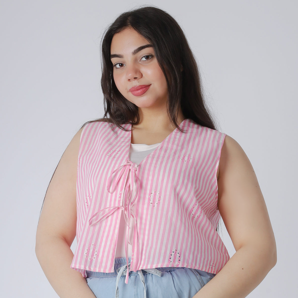 Short Sleeveless Vest with Front Tie 736566/1