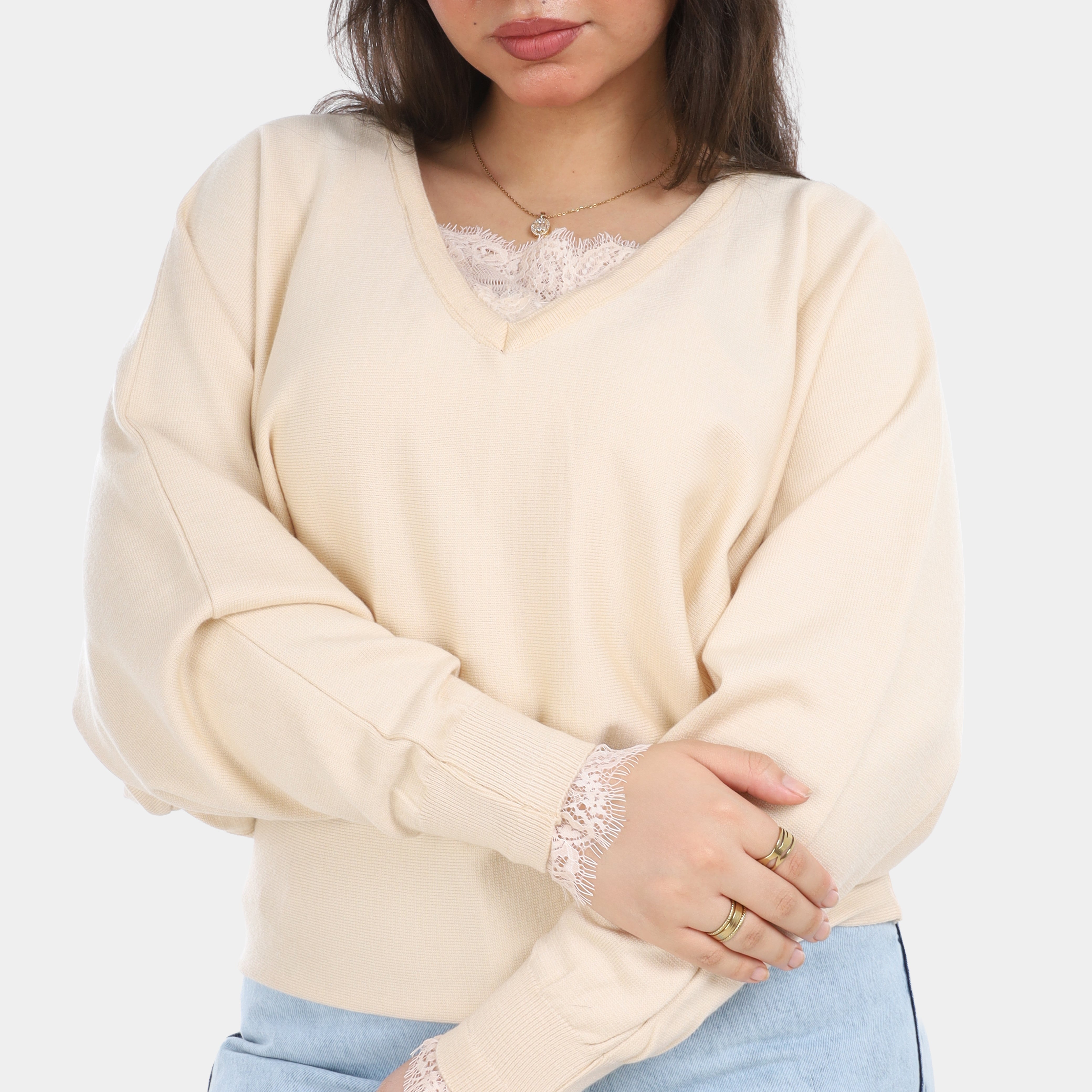 كنزة صوفية محبوكة بتفاصيل دانتيل w16252717