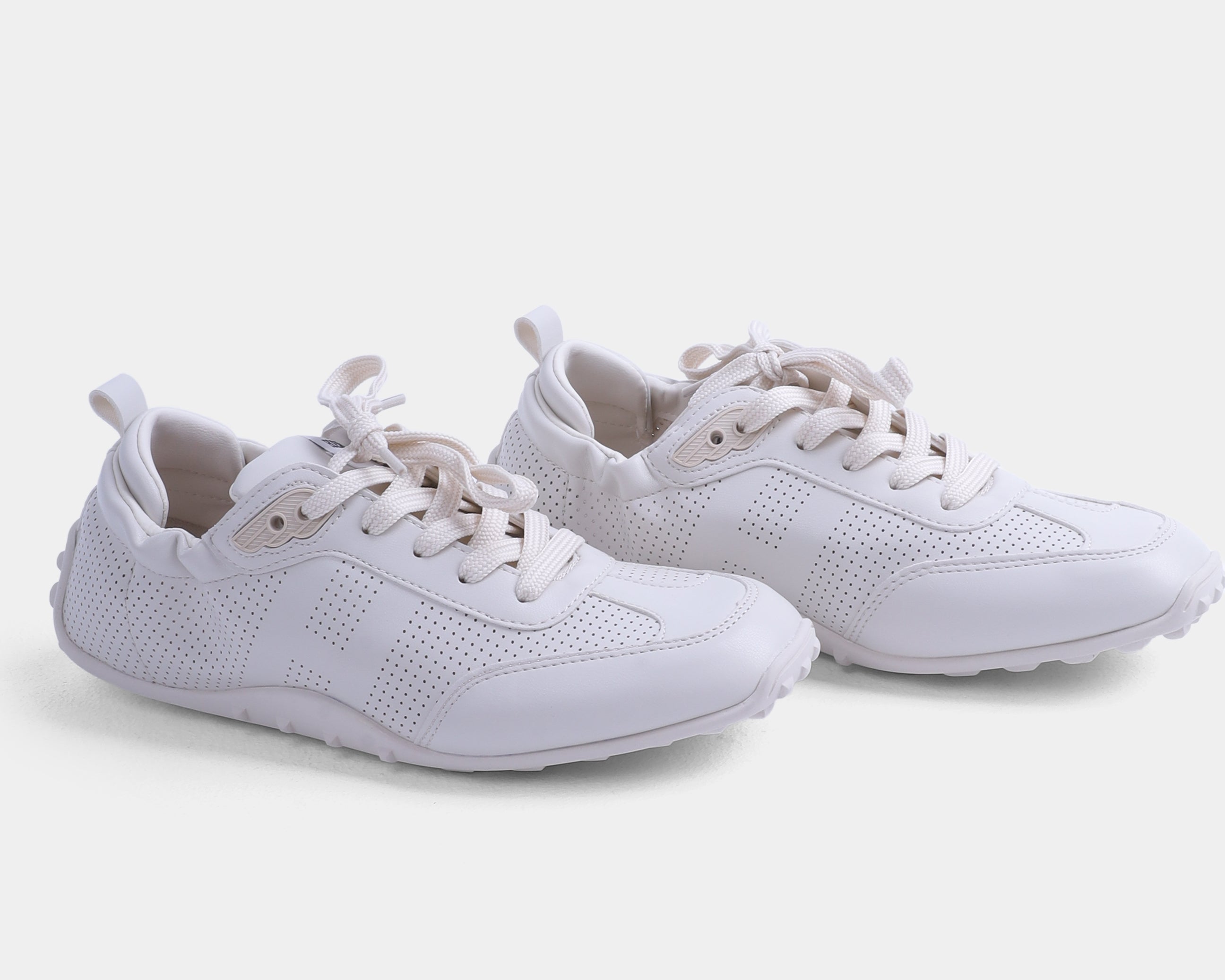 Perforated Casual Sneakers 2121HE934