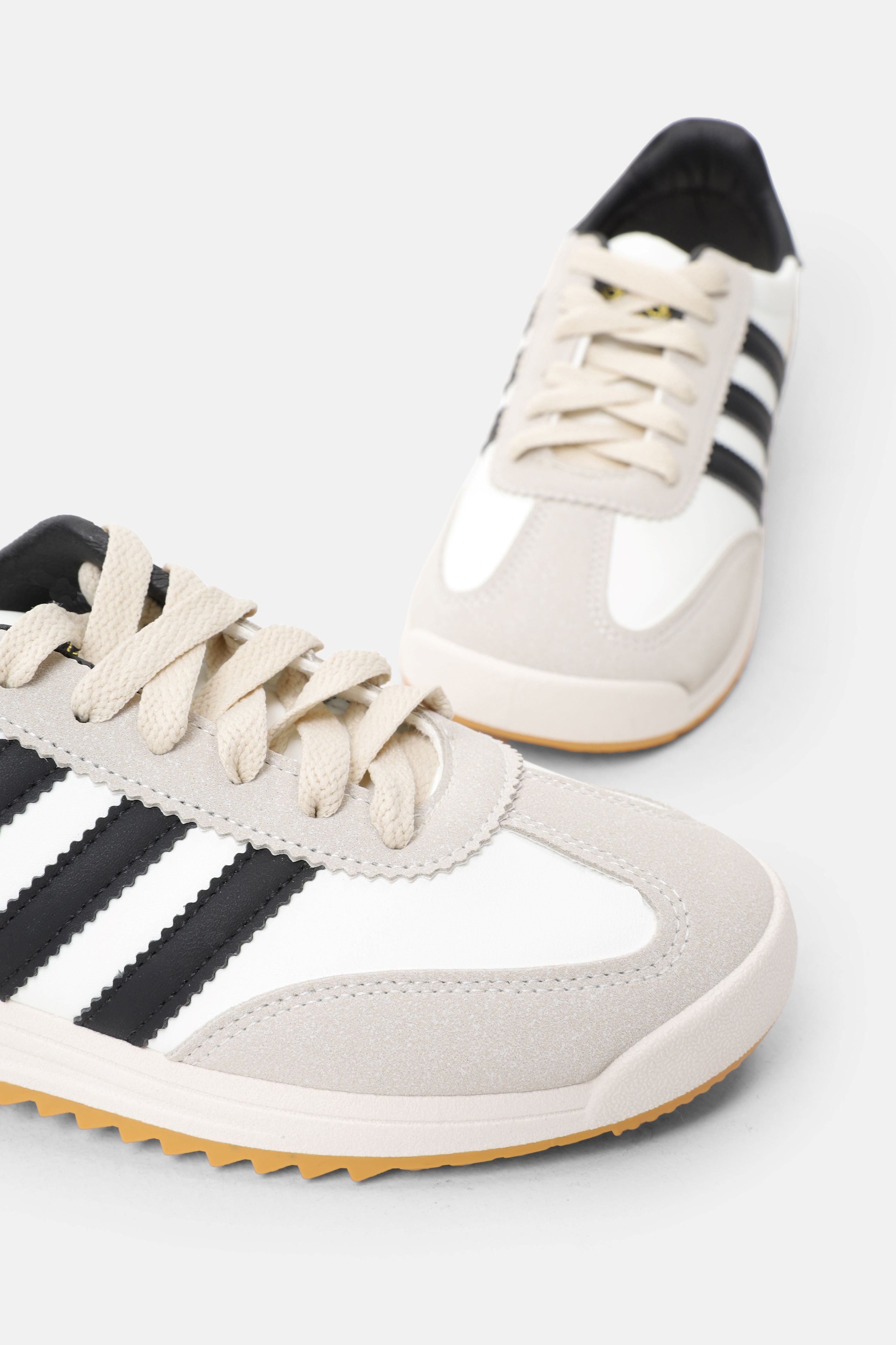 Adidas Retro Sneakers 2122M376