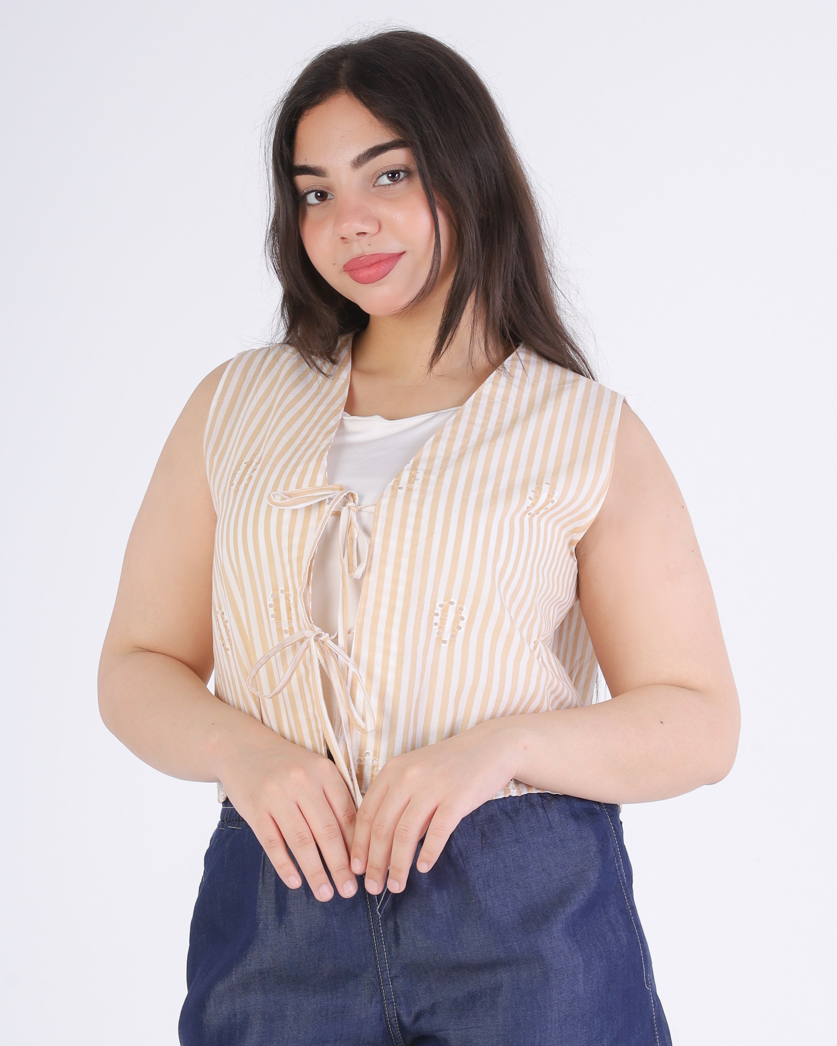 Short Sleeveless Vest with Front Tie 736566/1