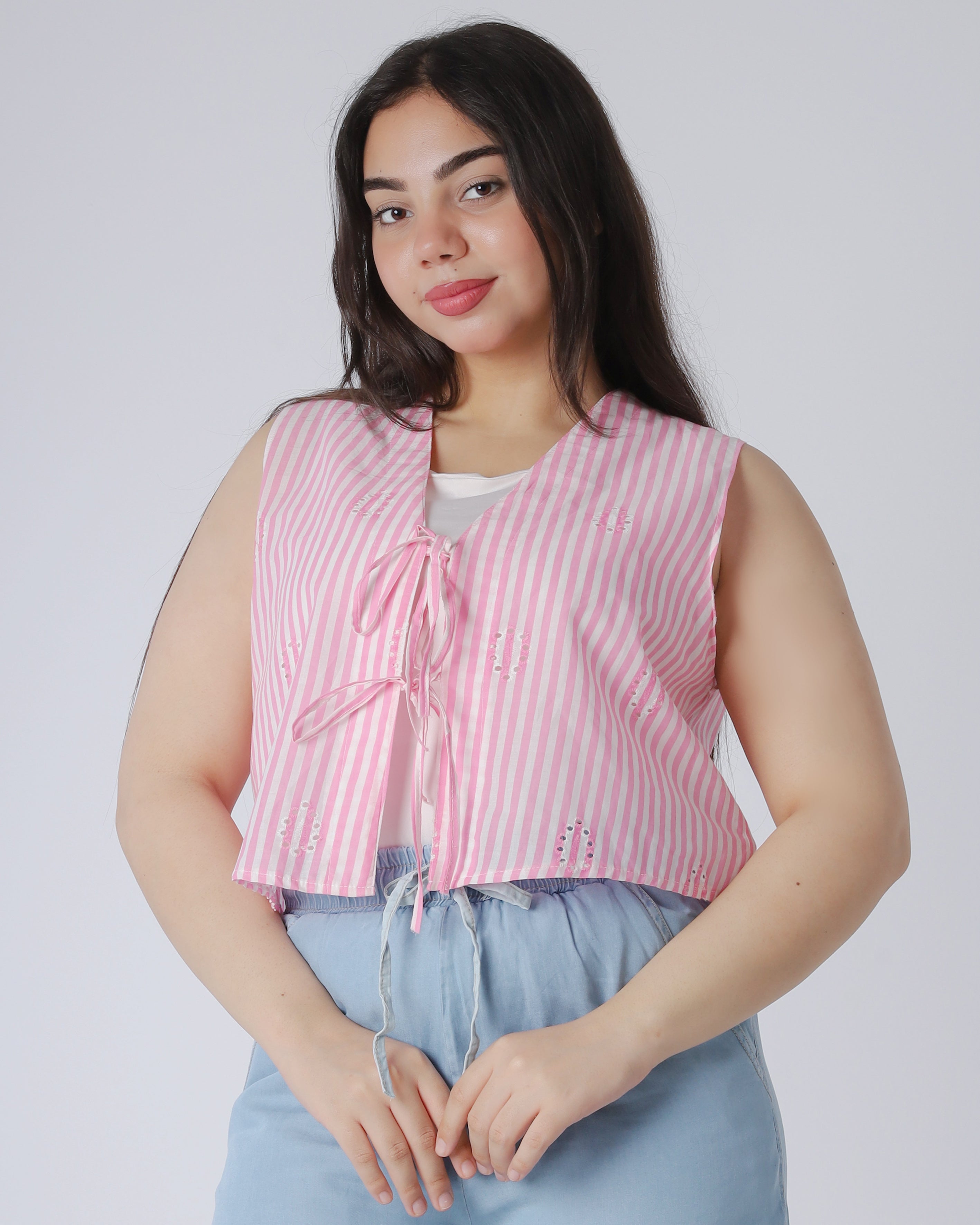 Short Sleeveless Vest with Front Tie 736566/1