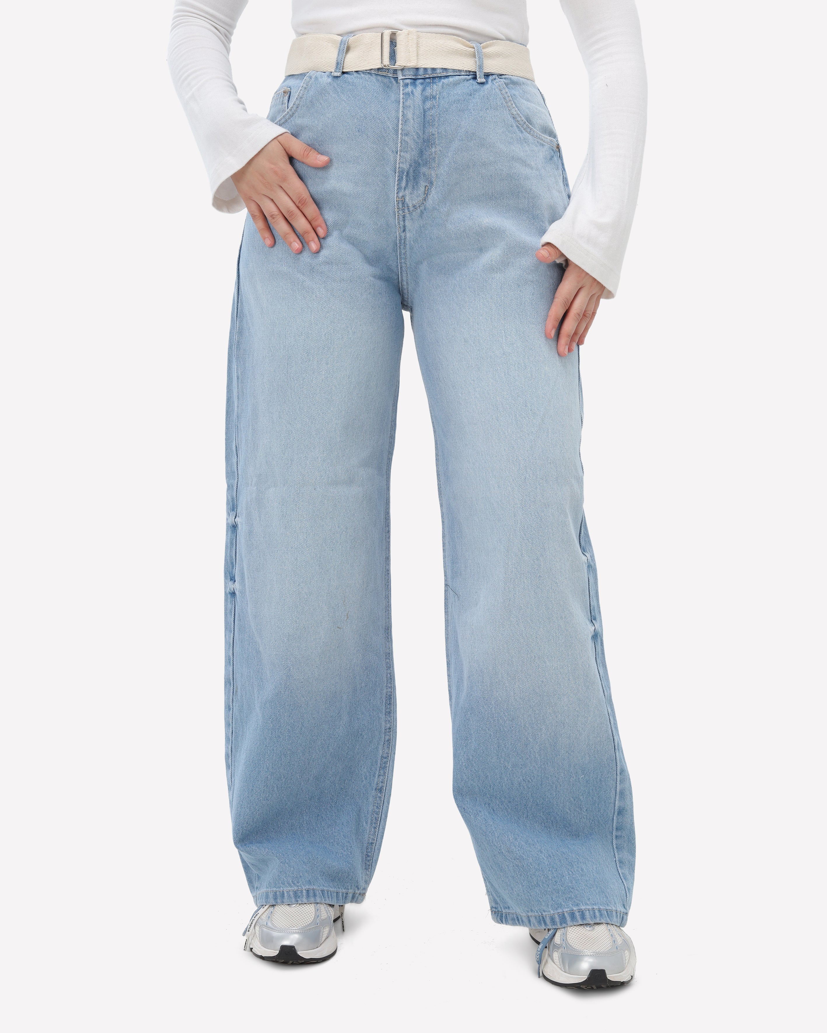 Wide-Leg Belted Jeans 71110609
