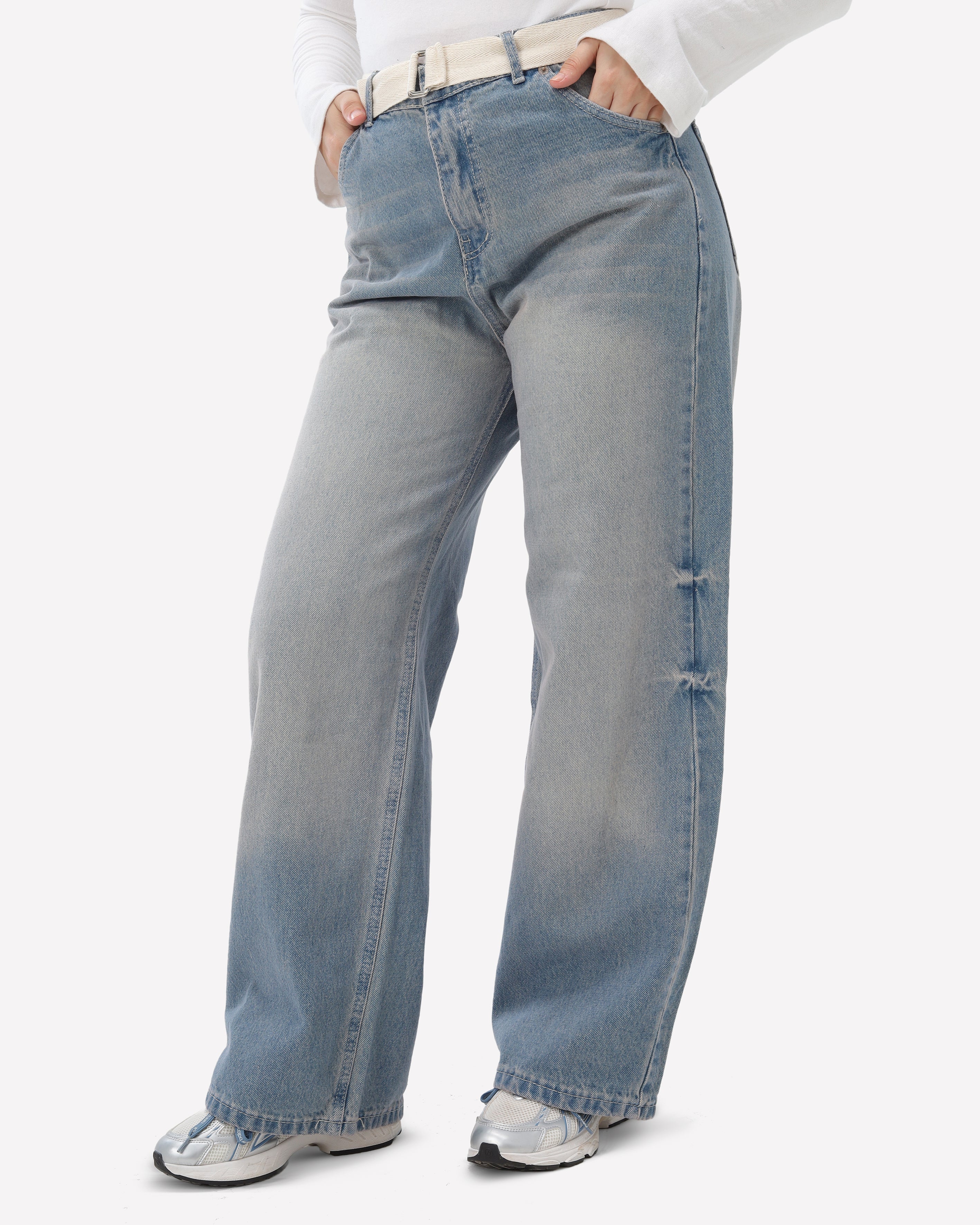 Wide-Leg Belted Jeans 71110609