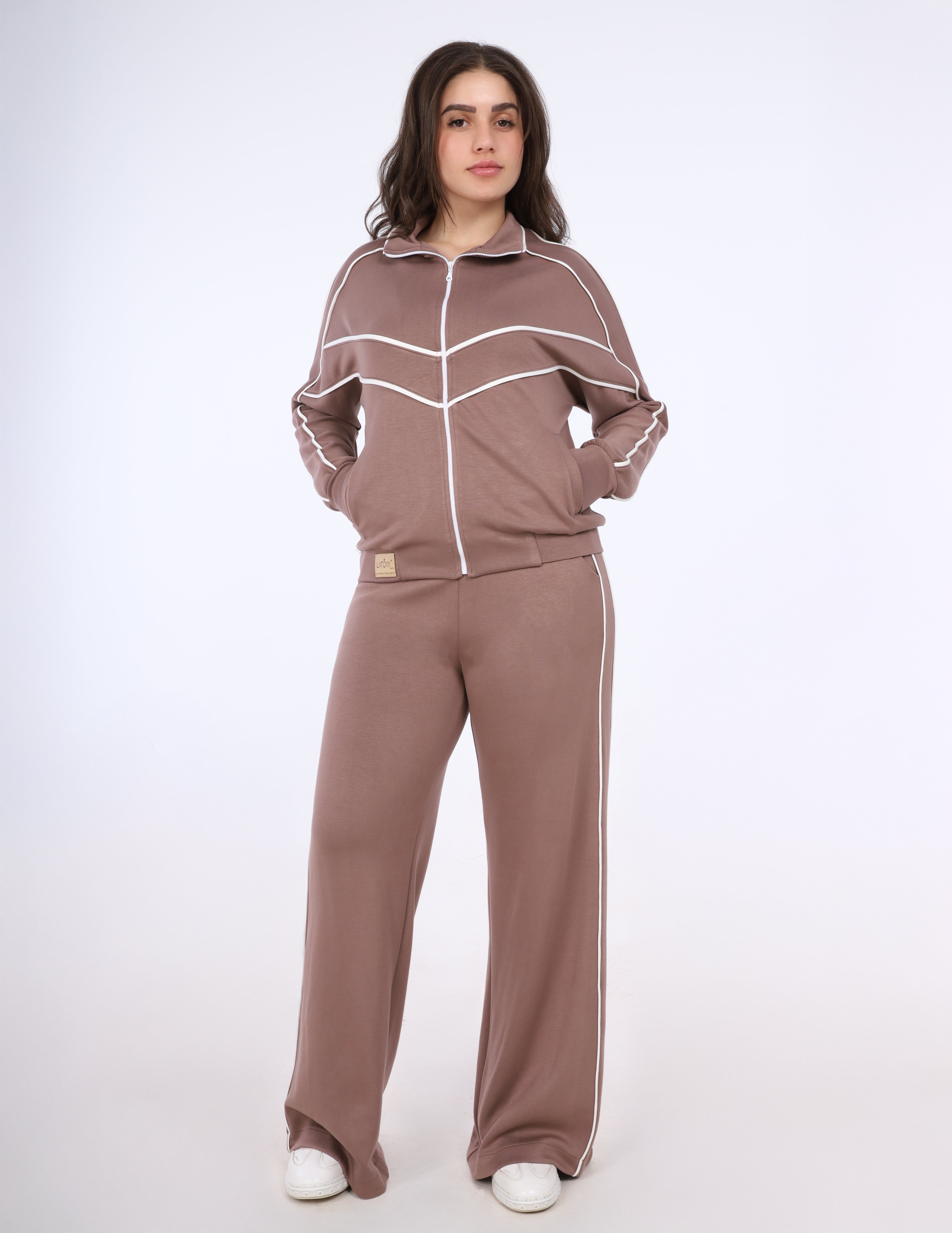 Sports Set decorated with stripes s1514201