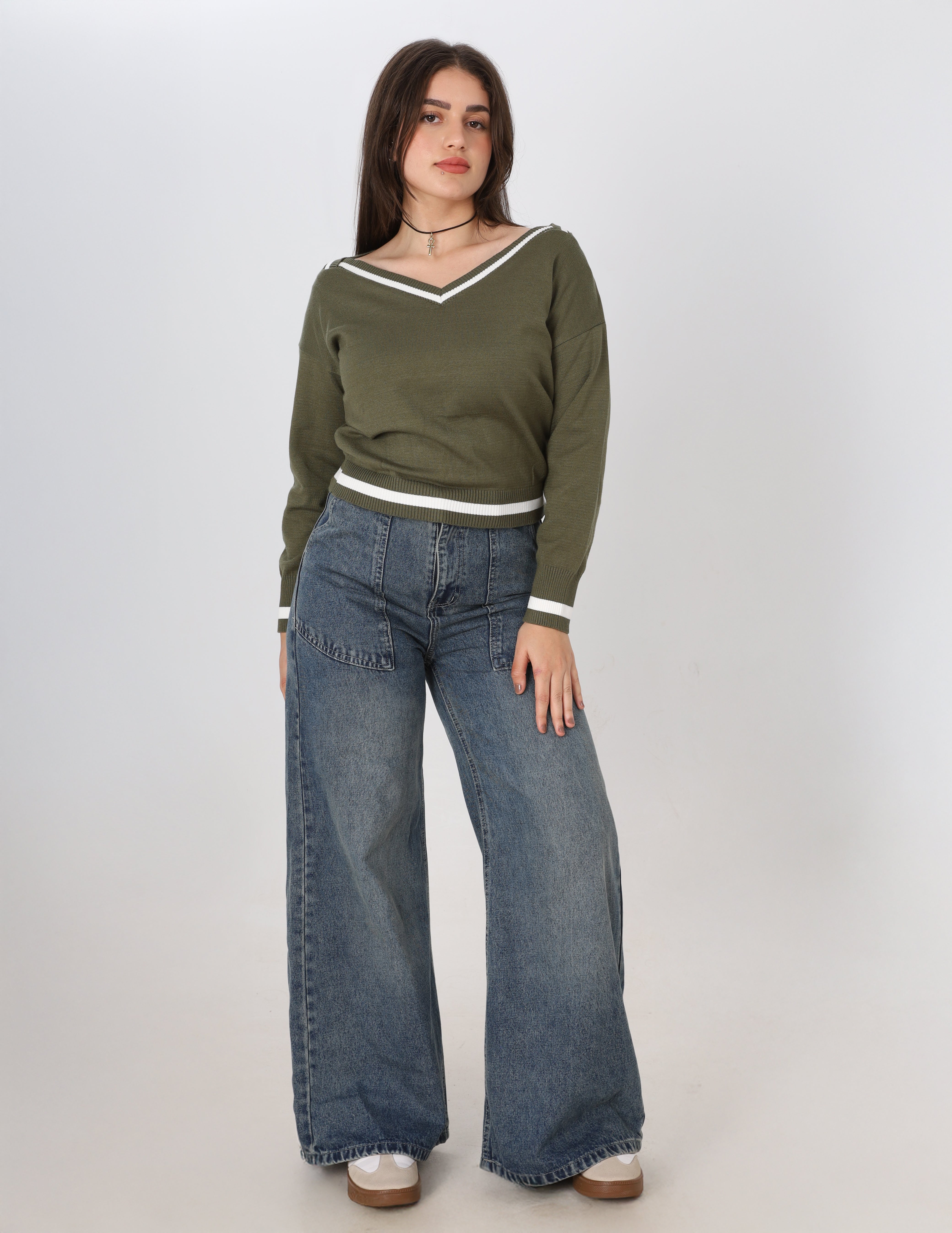 Contrast V_ Neck Sweater w16252748