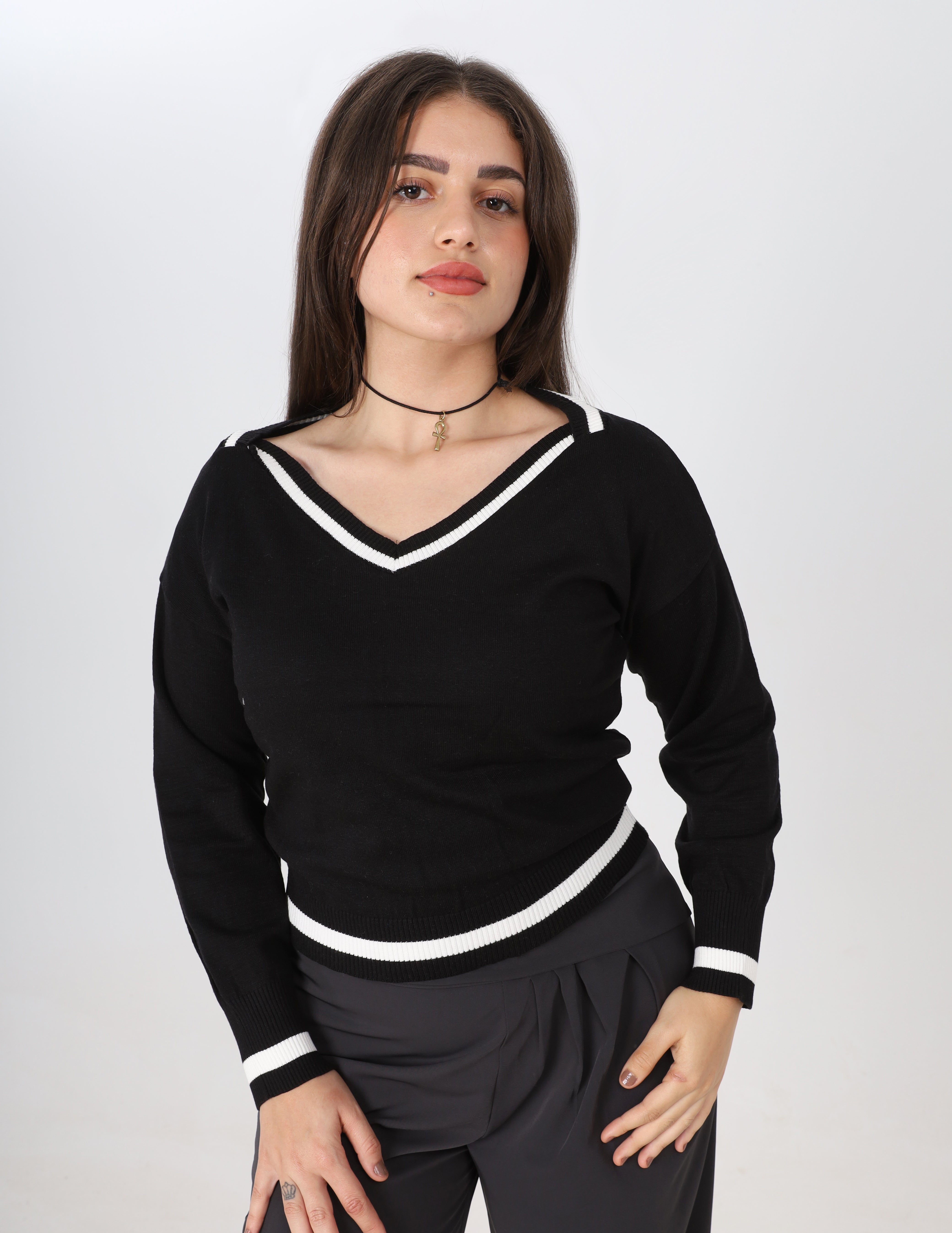 Contrast V_ Neck Sweater w16252748